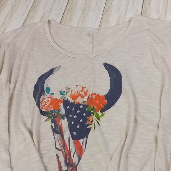 Moa Moa Tops - Moa Moa RN99217 Patriotic Cow Skull Tshirt Size M-L